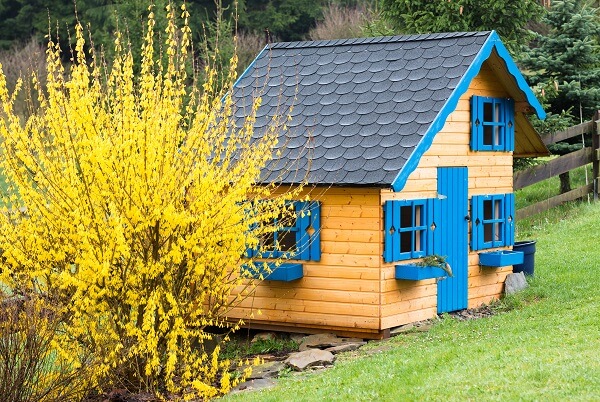 Drewniany domek dla dzieci — czyli sposób na dobre dzieciństwo